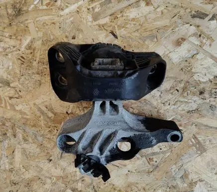 Renault Clio IV Engine mount bracket 112845638R