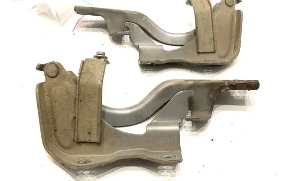 Chevrolet Captiva Engine bonnet/hood hinges
