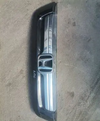 Honda CR-V Front bumper upper radiator grill