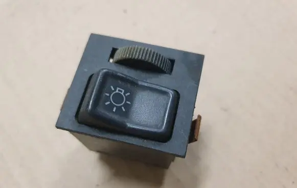 Volkswagen Jetta I Light switch 321941531K