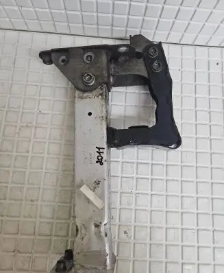 Audi A8 S8 D4 4H Front bumper mounting bracket 4H0806063E