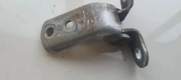 Toyota Avensis T220 Front door upper hinge