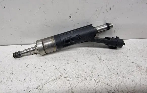 Opel Grandland X Fuel injector 9826718380 9810335380