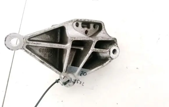Engine mounting bracket
