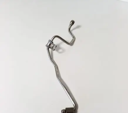 Volkswagen Golf VII Fuel injector supply line/pipe 