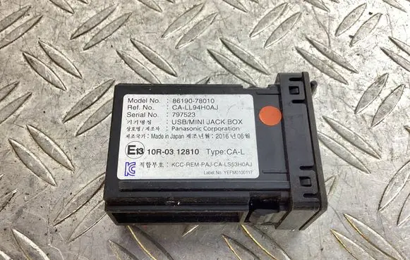 Lexus GS 250 350 300H 450H USB socket connector 8619078010