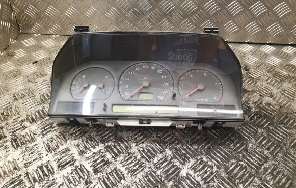 Volvo S70 V70 V70 XC Speedometer (instrument cluster) 9168144