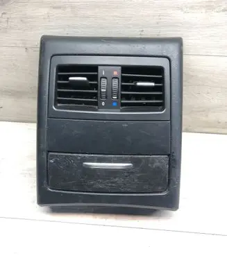 Rear air vent grill