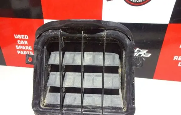 Audi A5 8T 8F Quarter panel pressure vent 8K0819161C