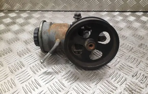 Toyota Avensis T250 Power steering pump 12180