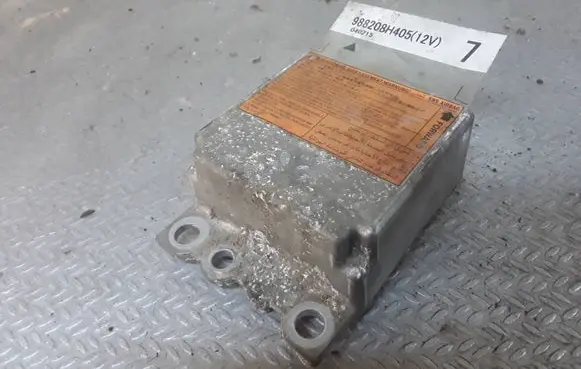 Nissan X-Trail T30 Airbag control unit/module 988208H405