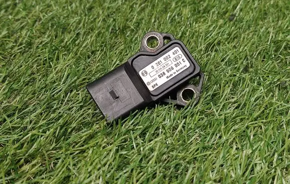 Volkswagen Golf V Air pressure sensor 038906051C 0281002401