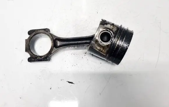 Volkswagen PASSAT B5.5 Piston with connecting rod