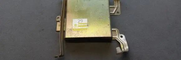 Nissan Primera Engine control unit/module 2260461J01 EDCN80