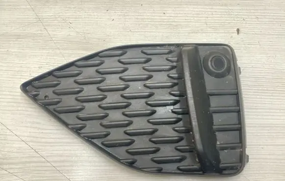 Audi Q2 - Front bumper lower grill 81A807682R