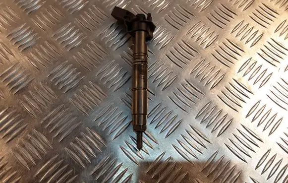 Mercedes-Benz E W211 Fuel injector A6420700587 BOSCH