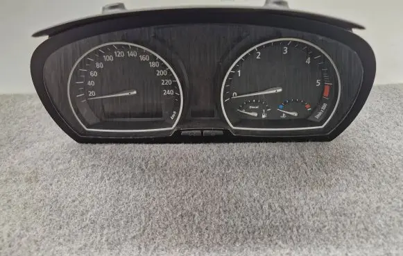 Speedometer (instrument cluster)