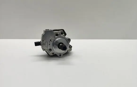 BMW 5 E60 E61 Fuel injection high pressure pump 7788678 0445010073 661847