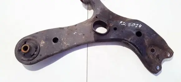 Toyota Avensis T270 Front lower control arm/wishbone