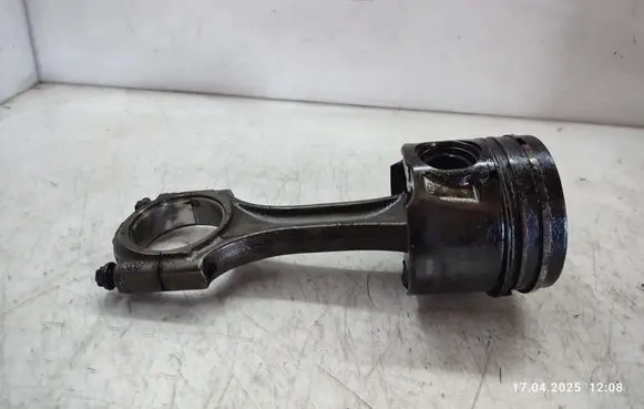 Land Rover Freelander 2 - LR2 Piston with connecting rod