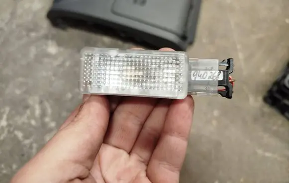 Volkswagen Golf Plus Glove box light 6L0947565