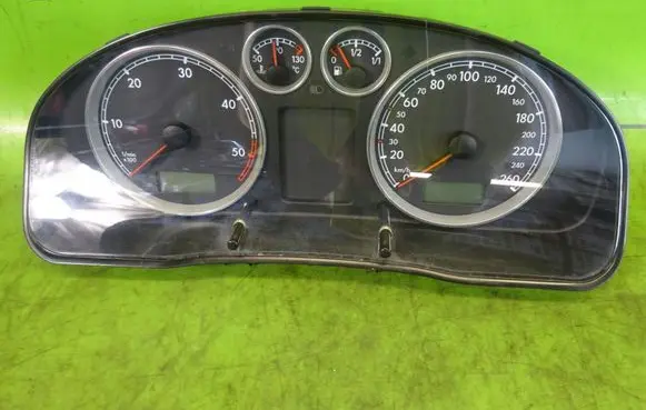 Volkswagen PASSAT B5.5 Speedometer (instrument cluster) 3B0920807A