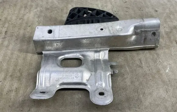 BMW 4 F32 F33 Radiator support slam panel bracket 7289909 190717 10031013