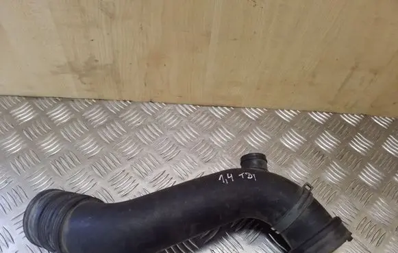 Audi A2 Air intake hose/pipe 8Z0129658E