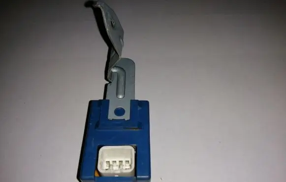 Toyota Prius (XW20) Window wiper relay 8594047010