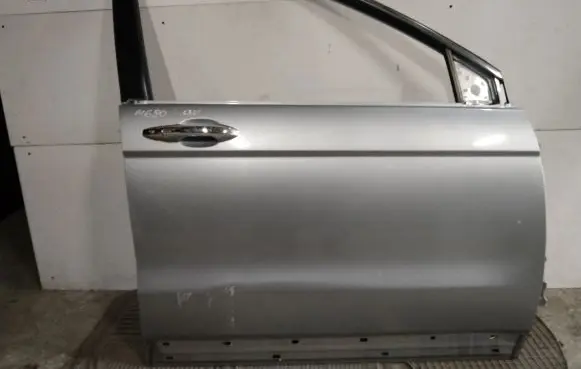 Honda CR-V Front door