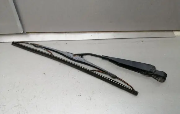 Dodge Grand Caravan Rear wiper blade arm 05182380AB