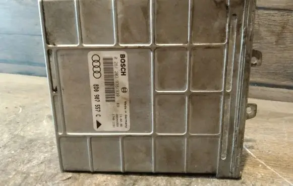 Audi A4 S4 B5 8D Engine control unit/module 0261203938 8D0907557C
