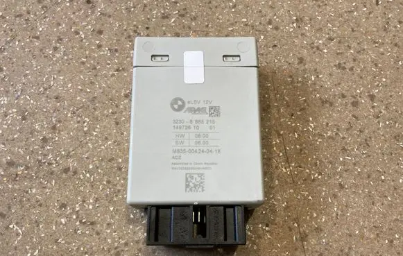 BMW M5 F90 Steering rack control module 6885215