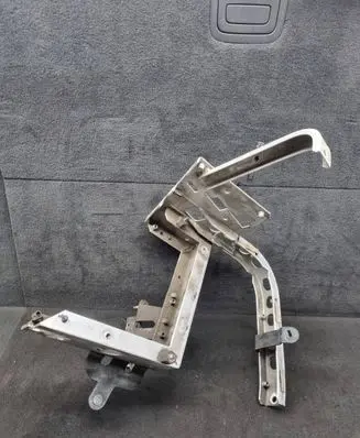 Audi A8 S8 D2 4D Fender mounting bracket 4D0821137AL 4D0821137AM
