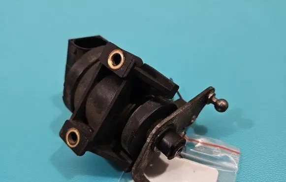 Accelerator throttle pedal