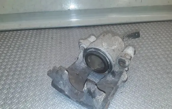 Skoda Octavia Mk2 (1Z) Front brake caliper 