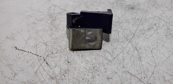 Skoda Yeti (5L) Front door upper hinge 8K0831402A