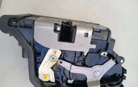 BMW iX3 G08 Front door lock 9482718