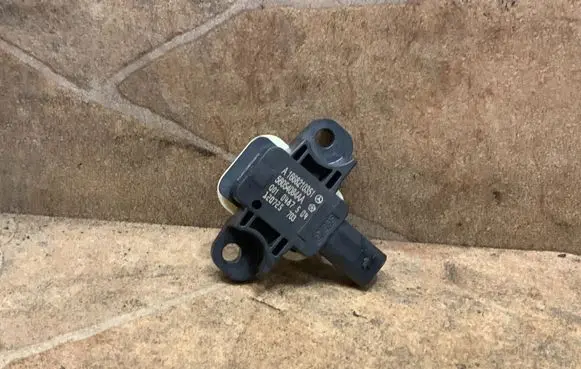 Mercedes-Benz GL X166 Airbag deployment crash/impact sensor A1668210351