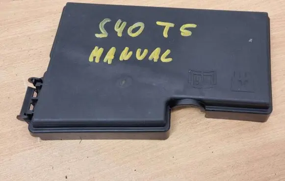 Volvo V50 Fuse box cover 30728013