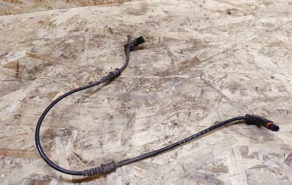 Mercedes-Benz S AMG W220 ABS brake wheel speed sensor A2205400117