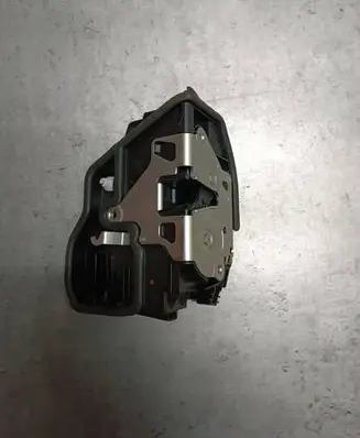 BMW 4 F32 F33 Front door lock 7229458