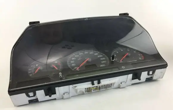 Volvo V70 Speedometer (instrument cluster) 9472519 W1843