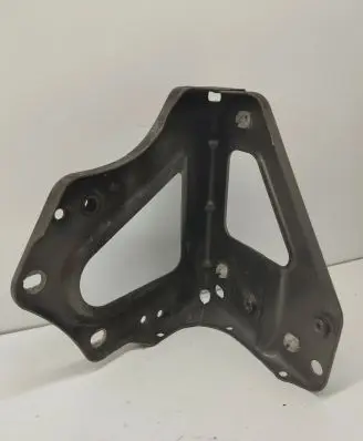 Audi A6 S6 C6 4F Fender mounting bracket 4F0821136