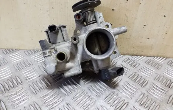 Mazda 323 F Throttle valve E9T06271