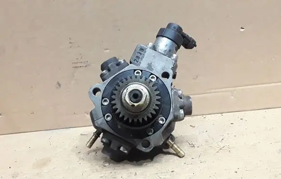Nissan Qashqai Fuel injection high pressure pump 8200804288 0445010170