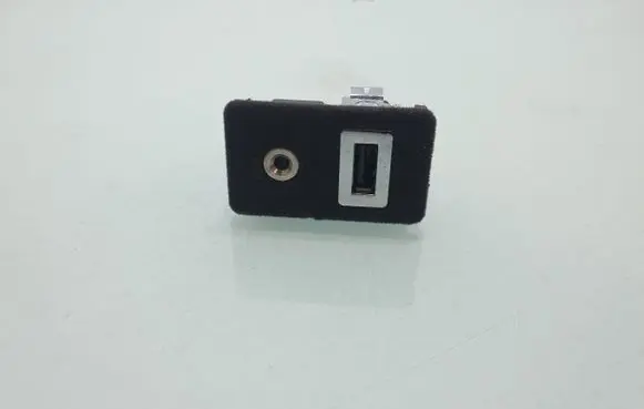 Ford Mondeo MK IV AUX in-socket connector DM5T19A164AA