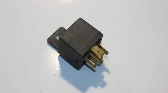 Volkswagen PASSAT B5 Other relay PRE0004