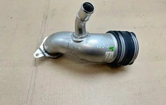 Bentley Flying Spur Turbo air intake inlet pipe/hose 3W0129129A 079129572Q 70526448