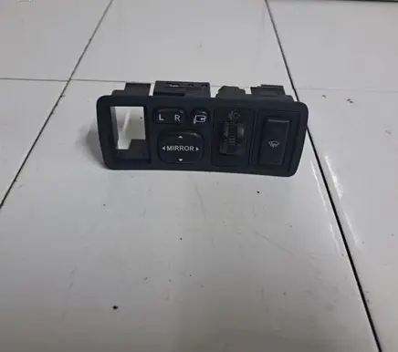 Toyota Avensis T250 Wing mirror switch